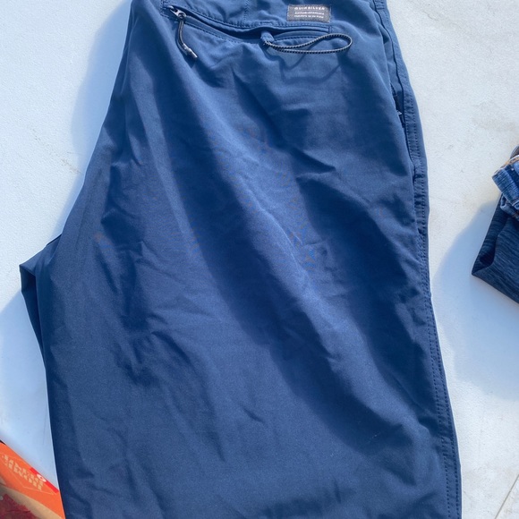 Quick Silver Shorts - Picture 2 of 4